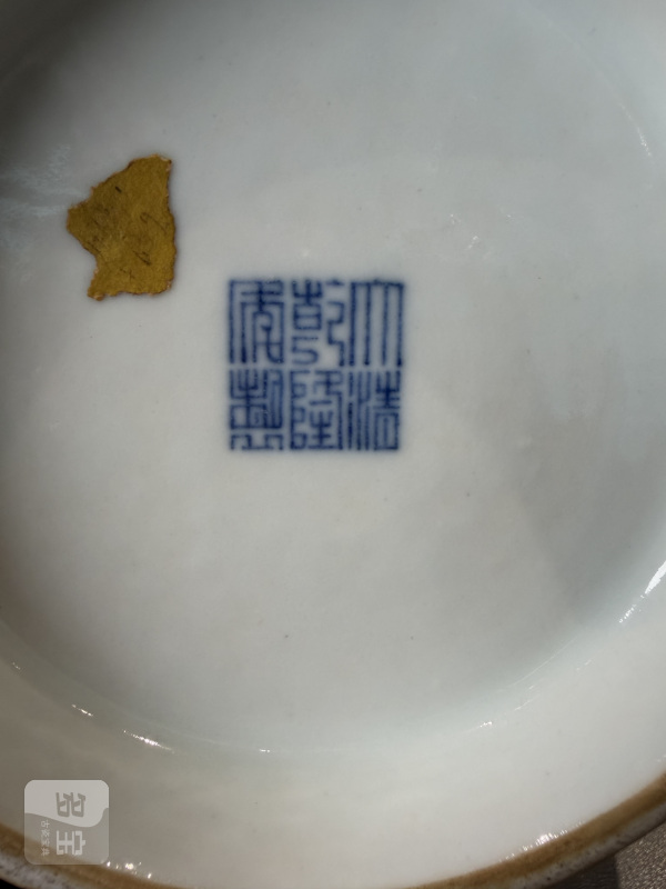清乾隆 青花缠枝莲纹赏瓶 - 图18